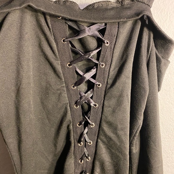 O RIYA XUAN BATMAN BACK LACE LONG SLEEVE - Picture 7 of 8